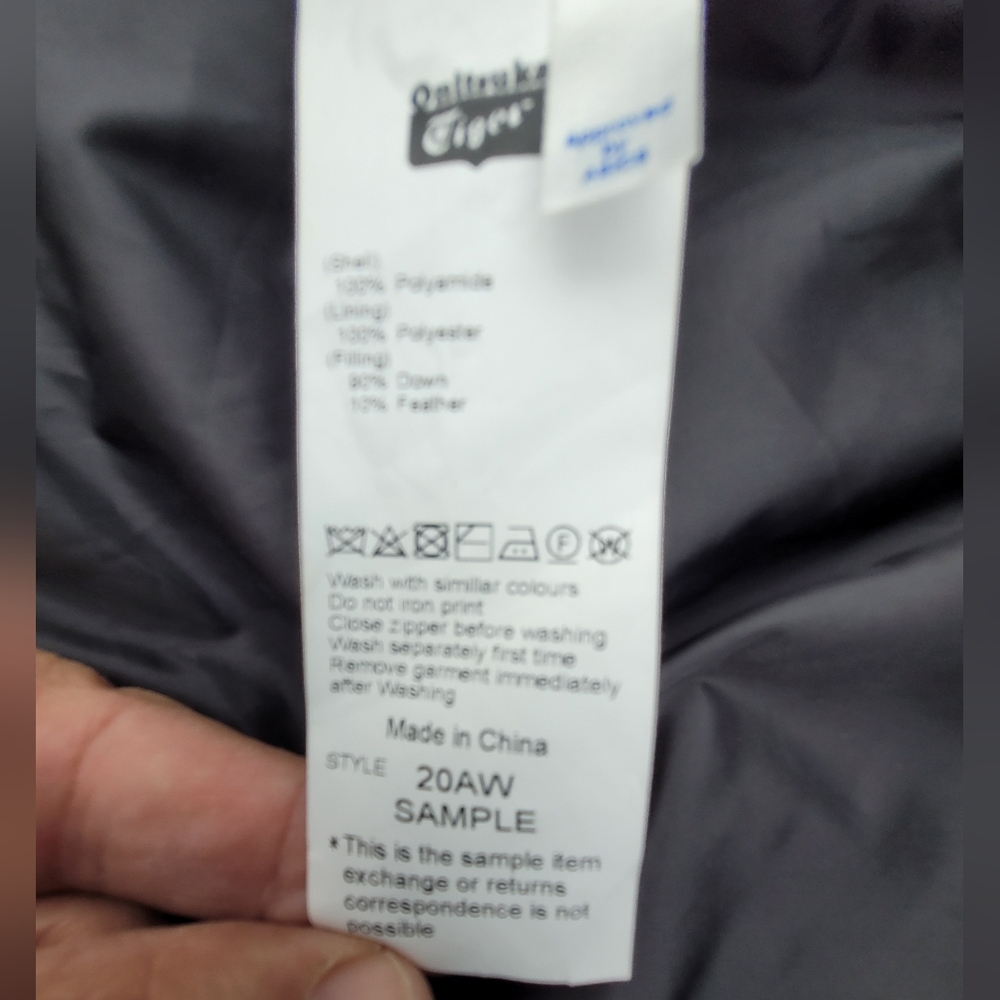 SAMPLE Asics ONITSUKA TIGER DOWN JACKET Light Blue Puffer Jacket with Purple - Picture 9 of 9